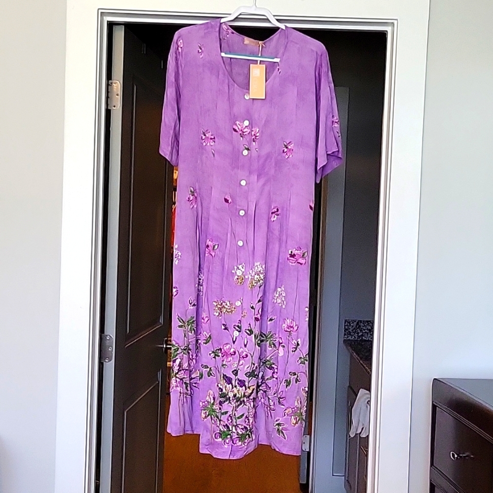 NWT! Lovely 2X Lavender/ Floral Short Sleeve Dress with Back Tie and Pockets